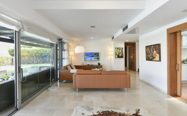 Villa With Private Pool in the Golf Resort