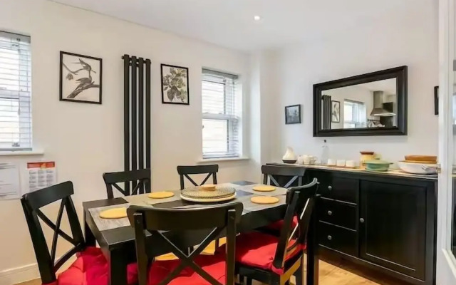 Cosy 3 Bedroom Home  Bicester Village