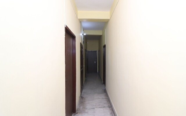 Astoria House by FabHotel