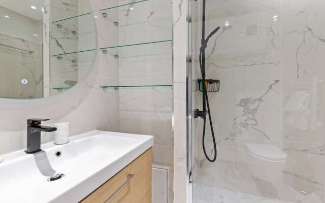 Stunning 2 Bed Apartment, Sleeps 4