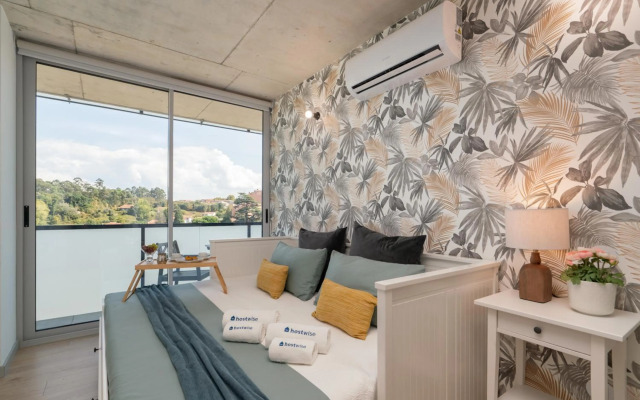 Luxurious Impressive Apartment - Balcony and Pool