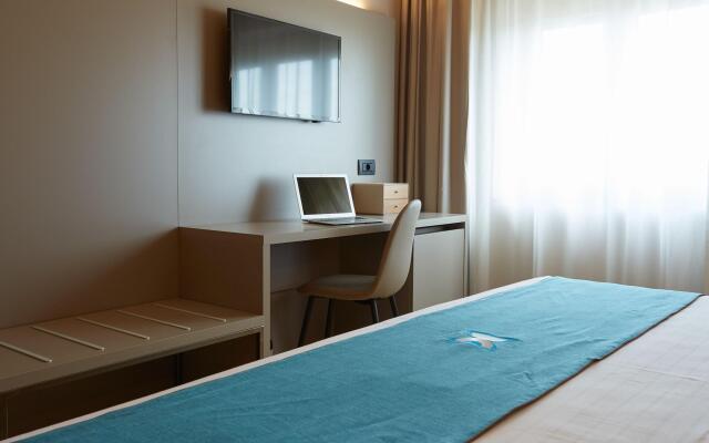 Dc Hotel International