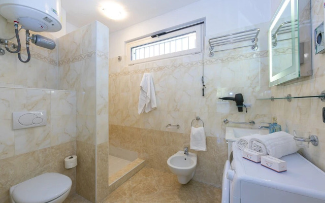 Rivoltella Apt With Pool 600m From Lake