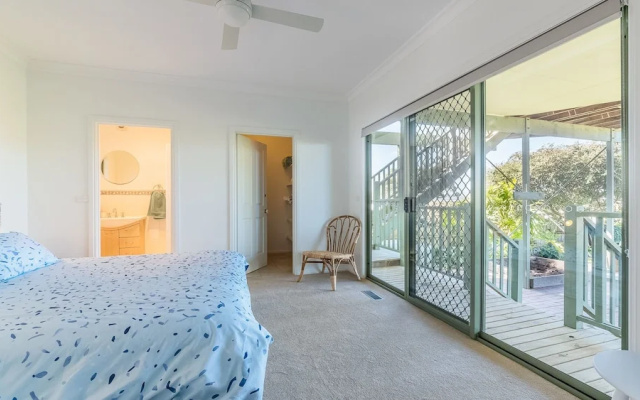 Beach Views ON Beilby - Free Wifi & Foxtel - PET Friendly
