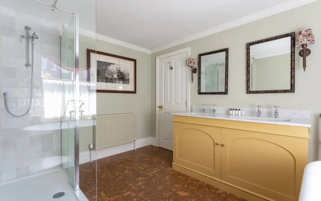 Vernon Street by Onefinestay