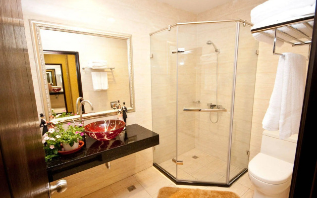Jun Long Business Hotel