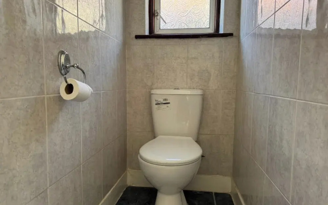 Colindale/sleeps7/privategarden/3br/freeparking/