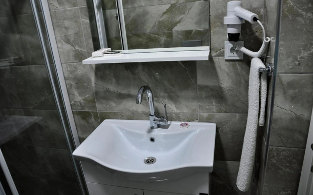 Travelodge by Wyndham Manhasset