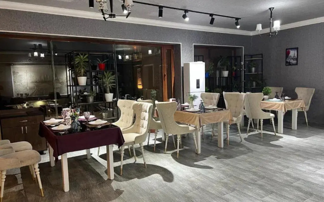 Almaz Plaza Hotel