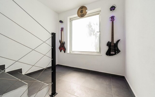 Beautiful Home in Privlaka With Wifi and 4 Bedrooms