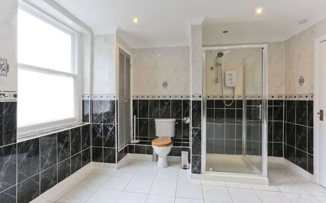 Platinum Apartments in Farringdon 9980