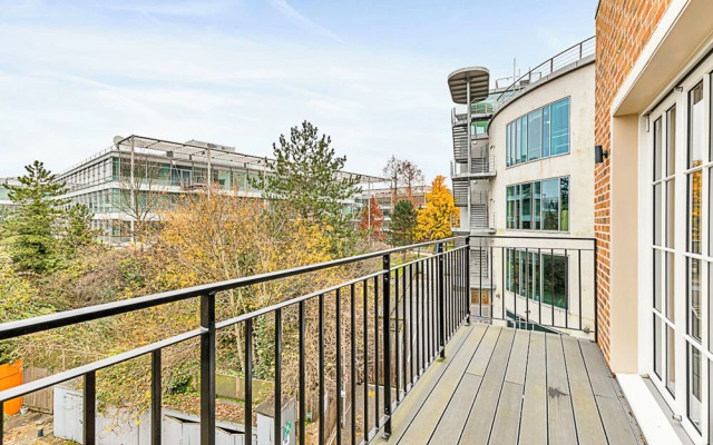 Chiswick Gem: 2 Bedroom Flat