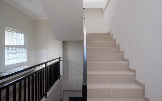 RedDoorz near Kawasan Bandara Ahmad Yani Semarang 2