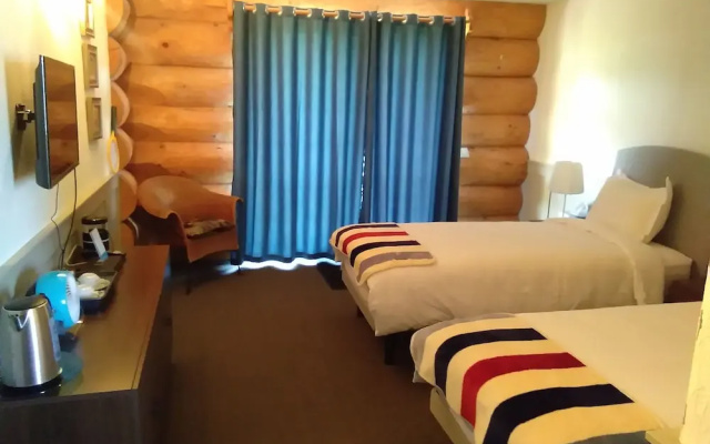 Cariboo Log Guest House
