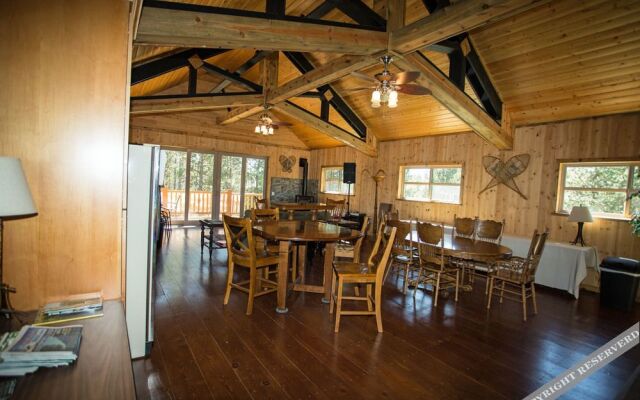 DiamondStone Guest Lodges