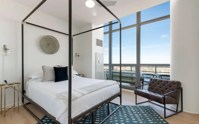 West Loop Group Retreat 2 Penthouses Balconies