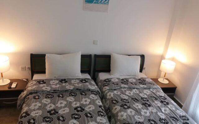 Cafe Greco Studios & Apartments