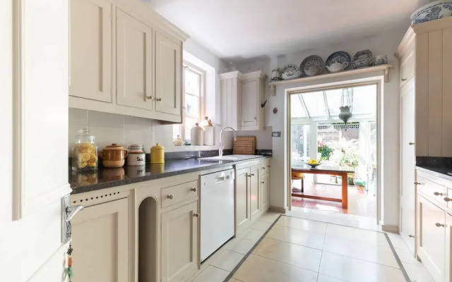 Lilyville Road III by Onefinestay