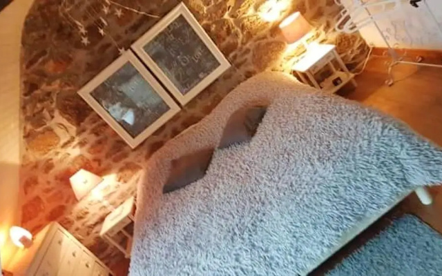House With one Bedroom in Belle-isle-en-terre, With Enclosed Garden -