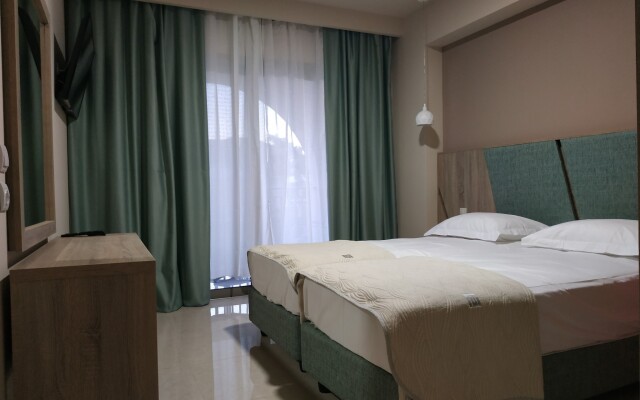 Eleni's Garden & Castello Suites