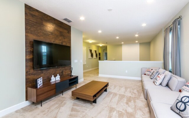 Solterra - 7004 Oak Wood Street