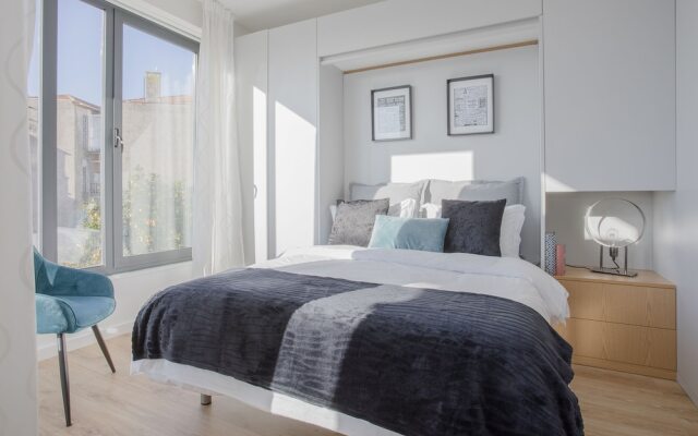 Liiiving | Bright Light Studio