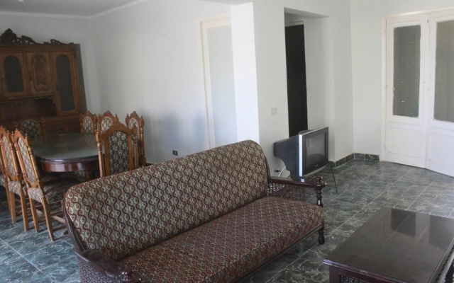 Spacious 5-bed House in Alamein With Large Garden