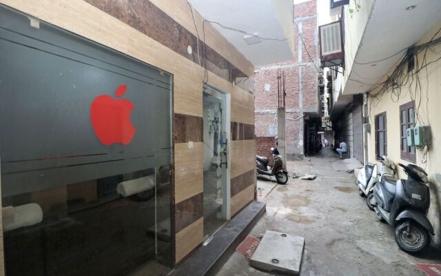 OYO 17306 Hotel Apple Wood