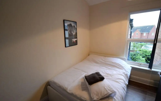 Spacious Apartment in Coventry near Belgrade Theatre