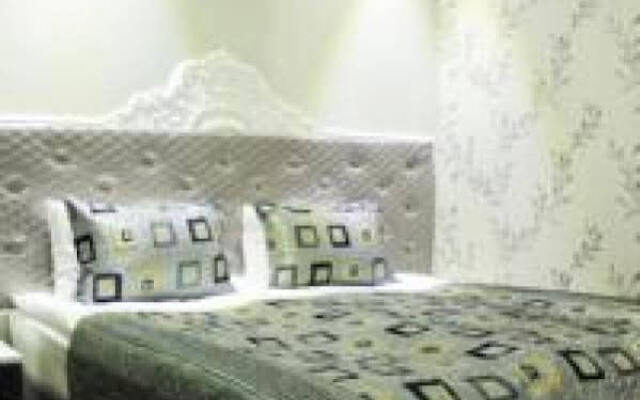 Grand Royal Hotel