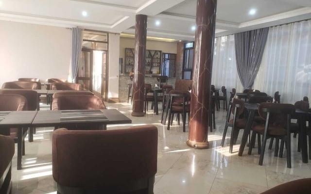 Chevas Hotel