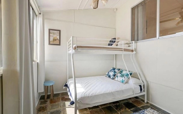 Walk to Everything In Huskisson Central Location and Sleeps 10