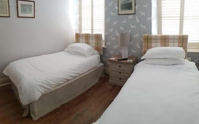 Queen Catherine Hotel