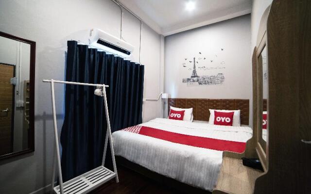 Lemon Siam Hostel by OYO Rooms