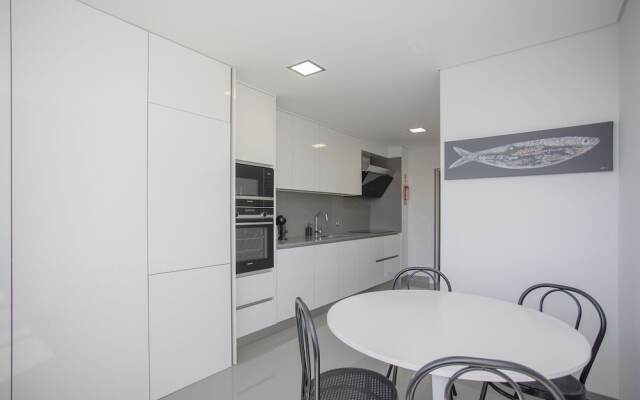 Liiiving - Luxury River View Apartment III