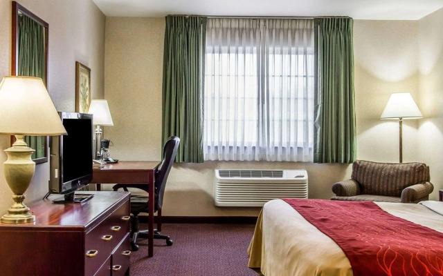 Quality Inn & Suites Fort Madison near Hwy 61