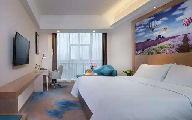 Vienna Hotel (Chongqing West Railway Station Baguocheng)