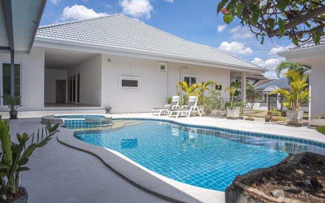 6 Bedroom Tropical Pool Villa - V6