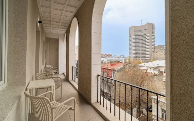 Loggia & Luxe 5BR Penthouse in Universitatii Area