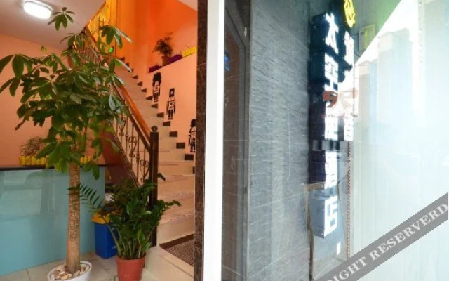 Zhumengzhe Capsule Hostel