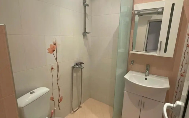 Top Center 2-BR Apartment with lovely Outdoor Area