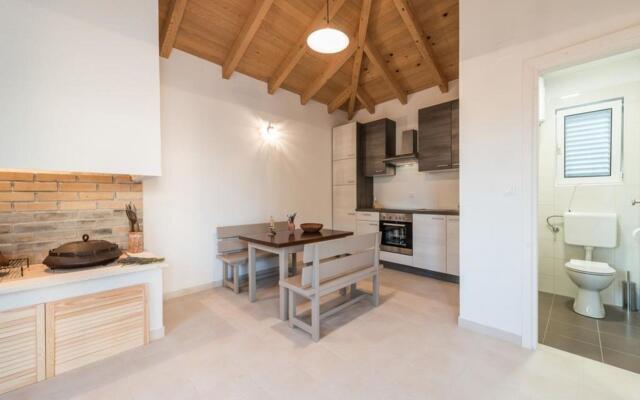 Luxurious Villa in Debeljak with Swimming Pool