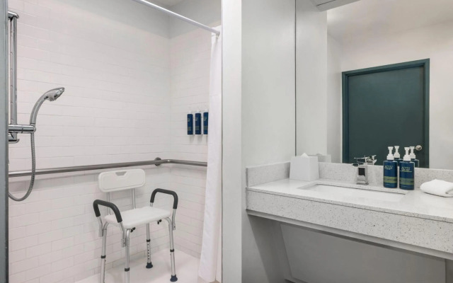 Four Points by Sheraton Greensboro Airport