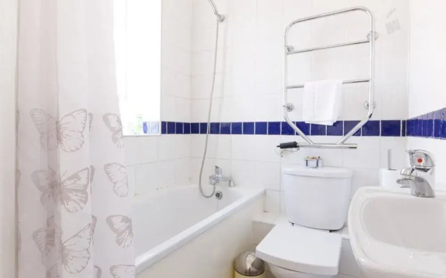 Sloane Avenue Apartment