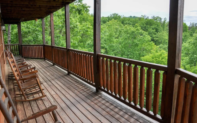 SUNSET POINTE - 5 Br Cabin