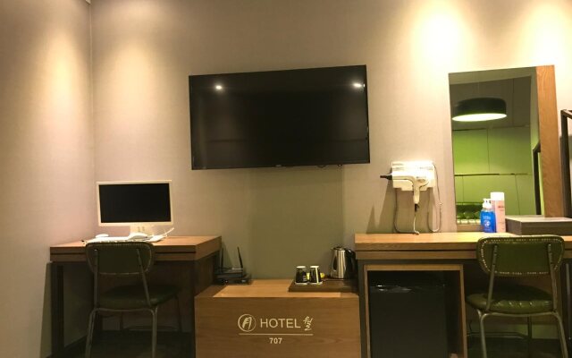 Hotel Wall