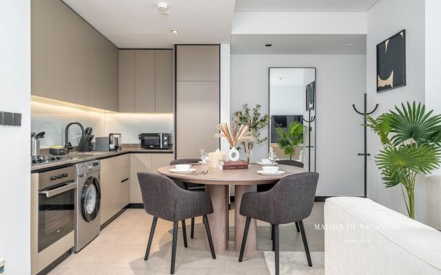 Luxurious 2BR w/ Waterfront and Burj Khalifa View