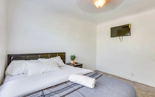 Pet-friendly Condo < 1 Mi to Phoenix College!