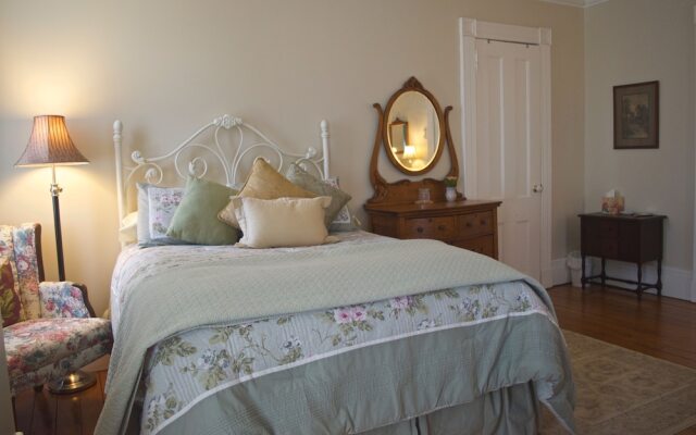 The Pawling House Bed & Breakfast