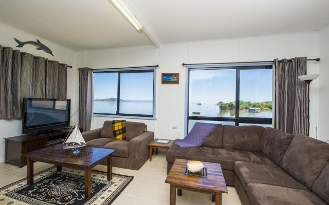 Blue on Cockle – Guest Rooms – Magnetic Island
